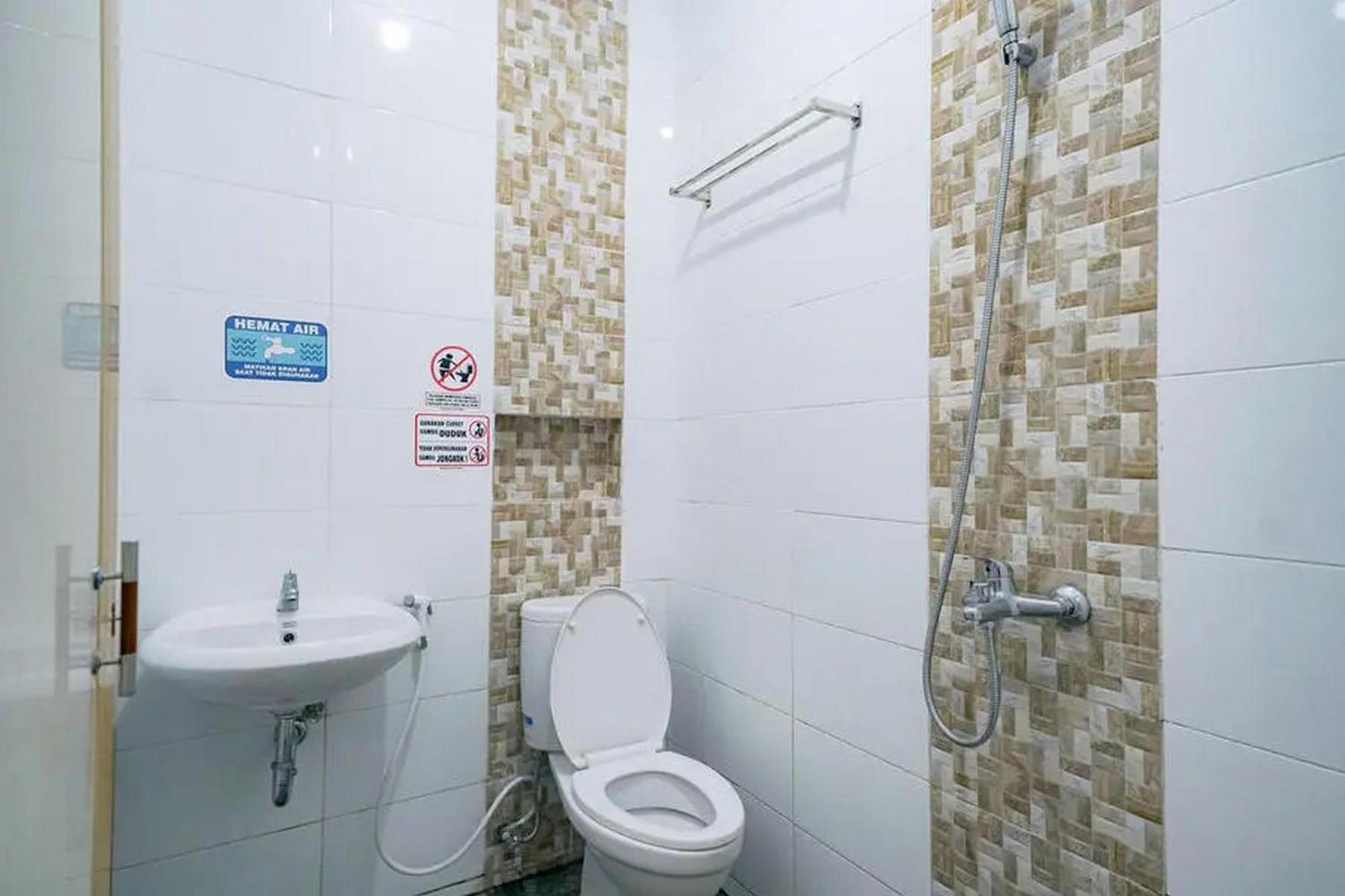 Hotel Reddoorz Near Ekowisata Mangrove Belawan Pokoj fotografie